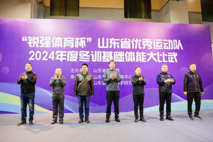 公海彩船集团副总经理出席开启仪式.jpg